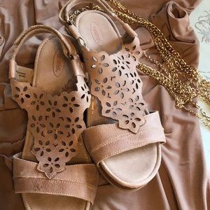 Aetrex wedge sandals size 11